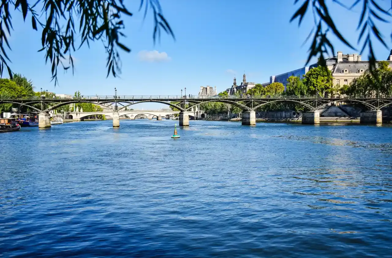 Seine cruises closing days