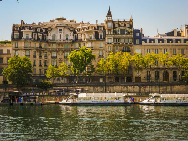 two cruise on the seine river