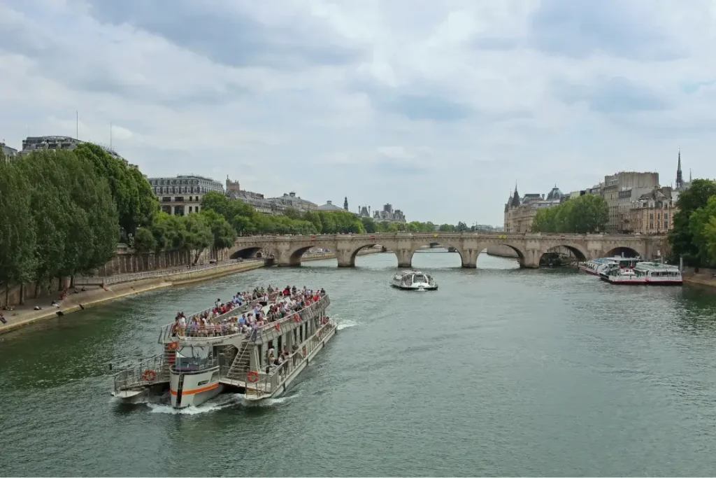 cruise on the seine river
